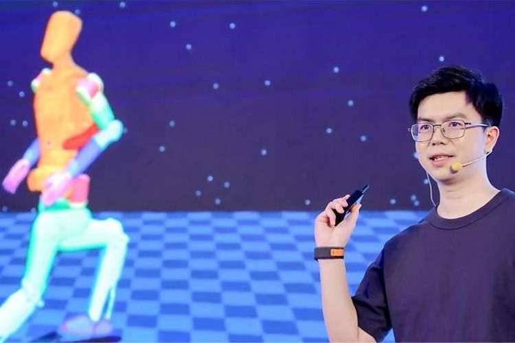 天才少年稚晖君开云·Kaiyun机器人走路进场！AI模型做大脑，目标售价20万以内