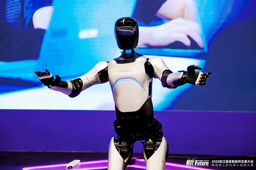 开云·Kaiyun远征A2成全球首个同时拥有中美欧认证的人形机器人